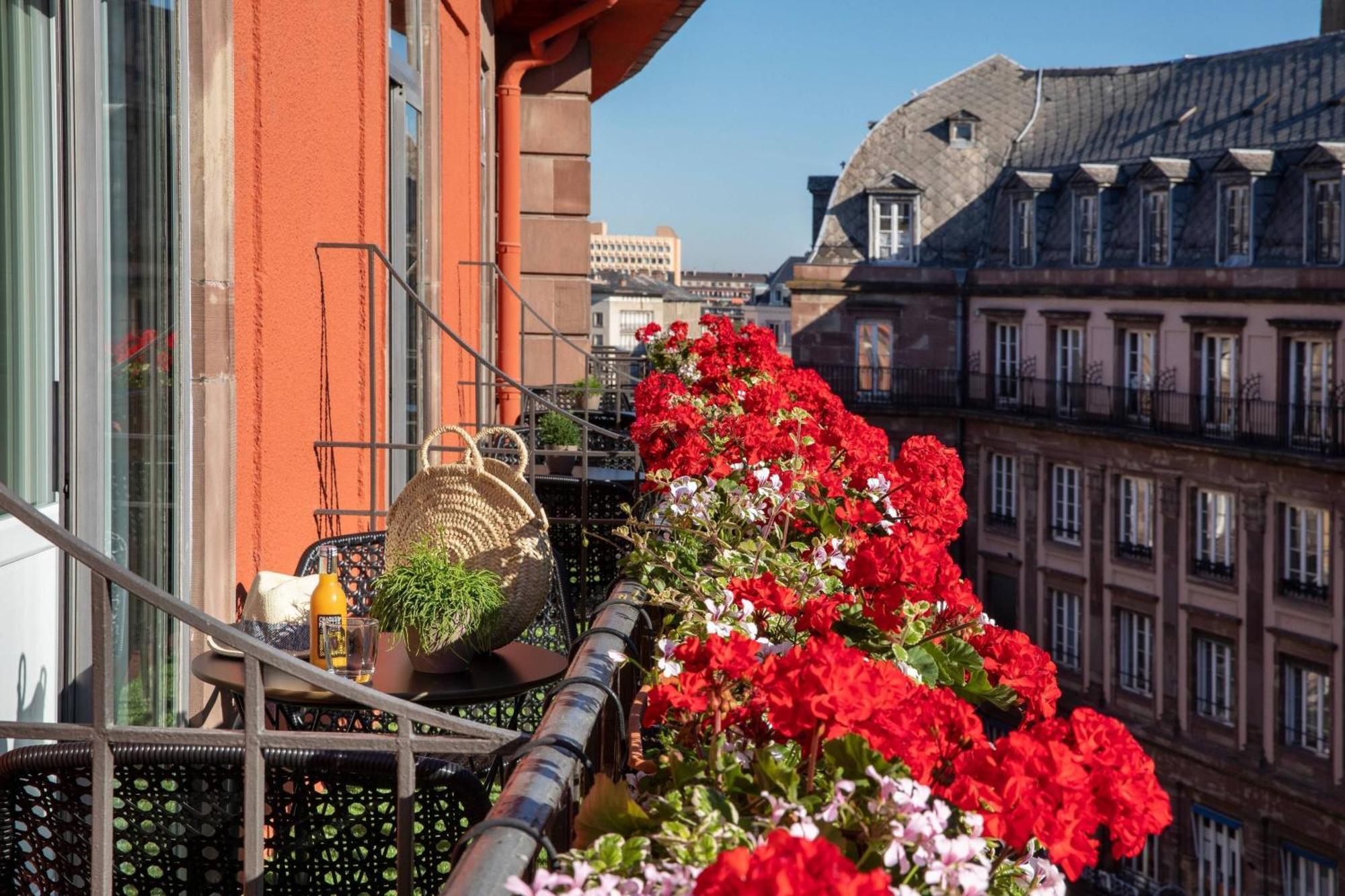 Maison Rouge Strasbourg Hotel & Spa, Autograph Collection Exterior photo A balcony in Strasbourg, France