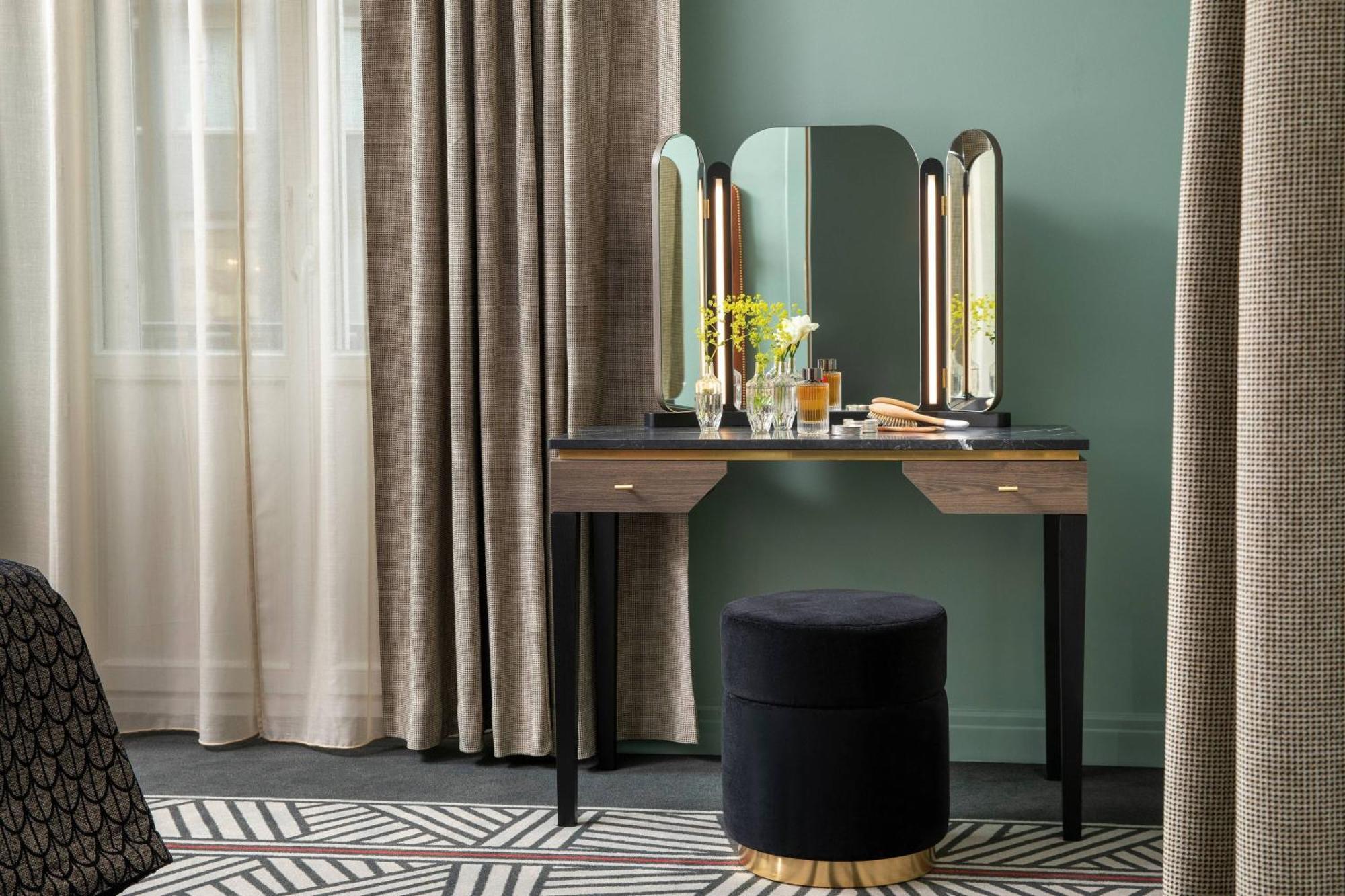 Maison Rouge Strasbourg Hotel & Spa, Autograph Collection Exterior photo A dressing table