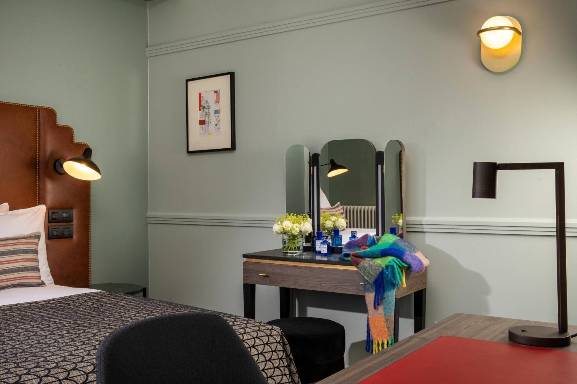Maison Rouge Strasbourg Hotel & Spa, Autograph Collection Exterior photo A room at the Hotel de l'Alma